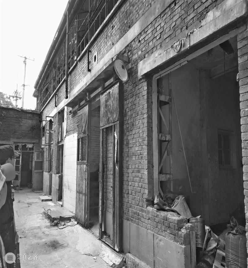 北京青云胡同戏剧天地，玻璃砖与残墙对话 / 原地建筑 青云胡同 原地 建筑 玻璃砖 戏剧 北京 天地 城市 空间 灵魂 崇真艺客