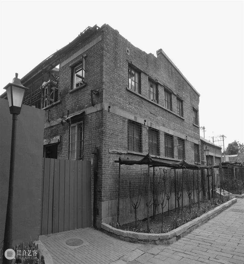 北京青云胡同戏剧天地，玻璃砖与残墙对话 / 原地建筑 青云胡同 原地 建筑 玻璃砖 戏剧 北京 天地 城市 空间 灵魂 崇真艺客