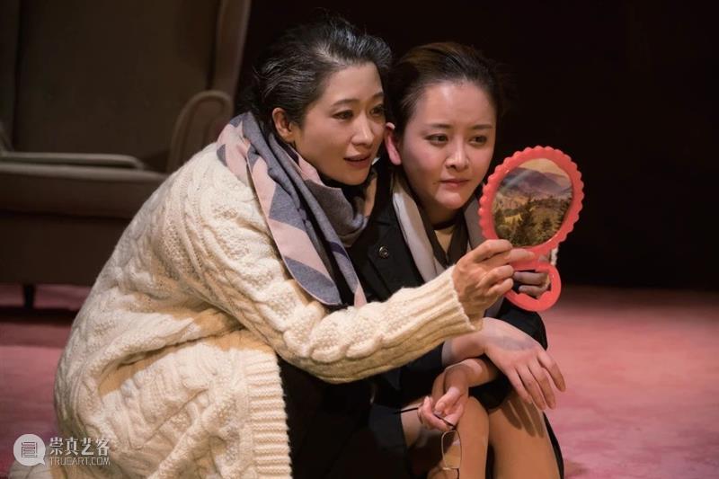 悦读|《房间》孵化后——是女性，但不止于女性 房间 女性 上海话剧艺术中心 内刊 话剧 杂志 封面 闫雨童 陈天然 故事 崇真艺客