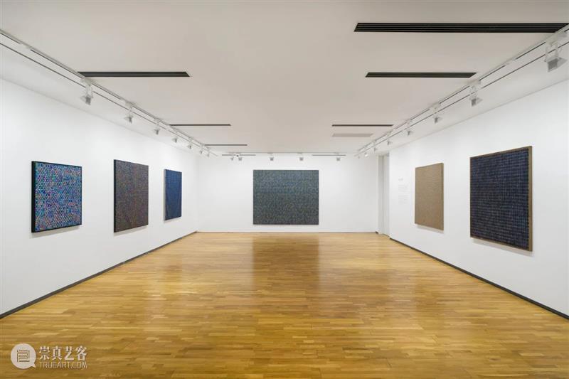 LONG公告 | 丁乙大型个展“十字体”延长展期至明年2月28日 丁乙 个展 十字体 LONG 公告 展期 龙美术馆 重庆馆 策展人 艺术史 崇真艺客