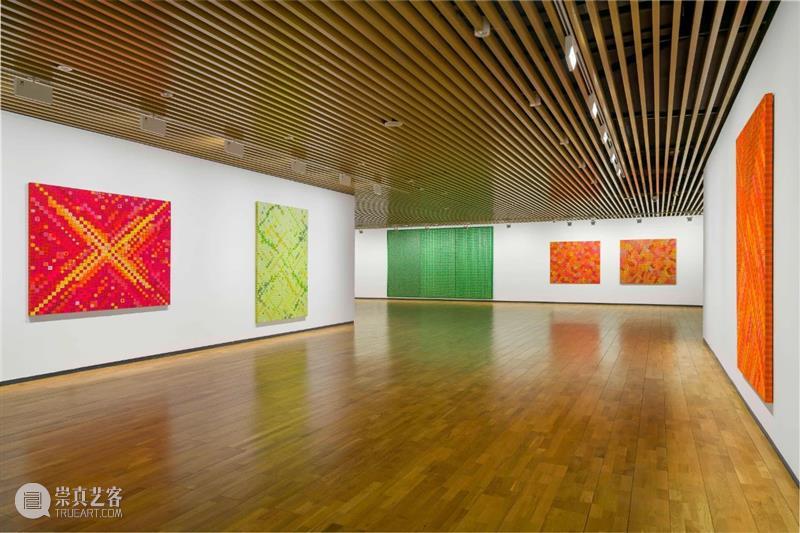 LONG公告 | 丁乙大型个展“十字体”延长展期至明年2月28日 丁乙 个展 十字体 LONG 公告 展期 龙美术馆 重庆馆 策展人 艺术史 崇真艺客