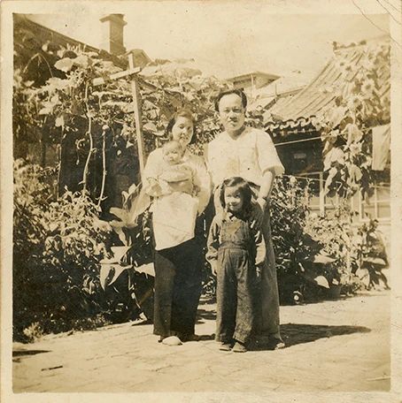 1950年的《开镣》与“美院” | “胡一川艺术与文献展”闭展倒计时 胡一川 艺术 文献展 开镣 美院 倒计时 人生 前线 中央美术学院 广州美术学院 崇真艺客