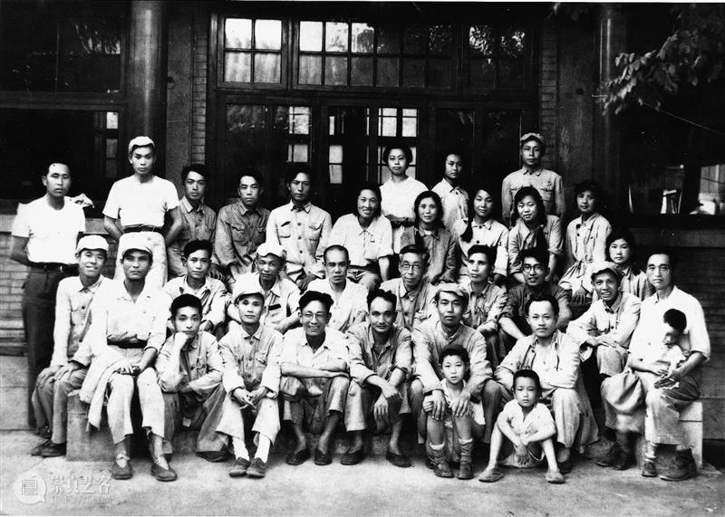1950年的《开镣》与“美院” | “胡一川艺术与文献展”闭展倒计时 胡一川 艺术 文献展 开镣 美院 倒计时 人生 前线 中央美术学院 广州美术学院 崇真艺客