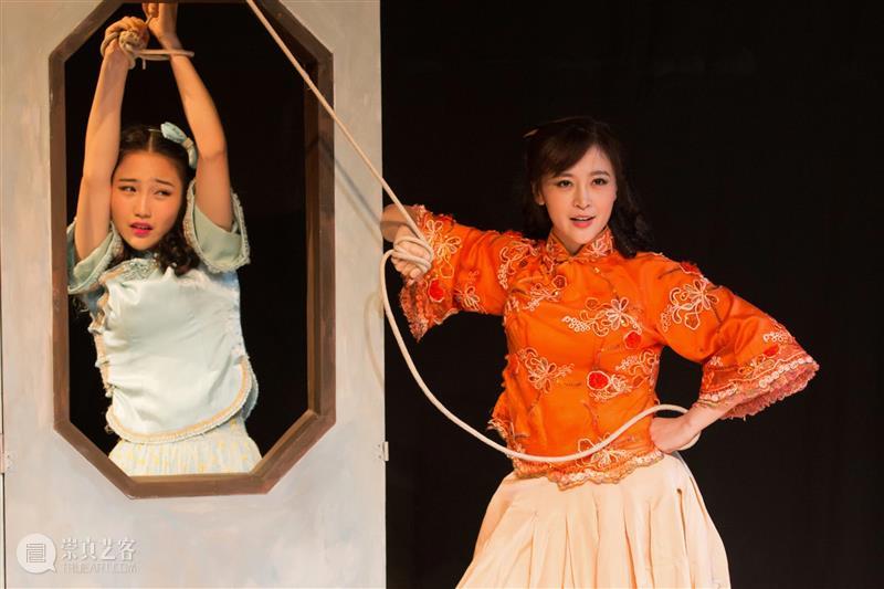 平凡又自信的男人,与被称为悍妇的女人 悍妇 女人 男人 平凡 主角 白凯莉 老头 胡子 阎王爷 老婆 崇真艺客