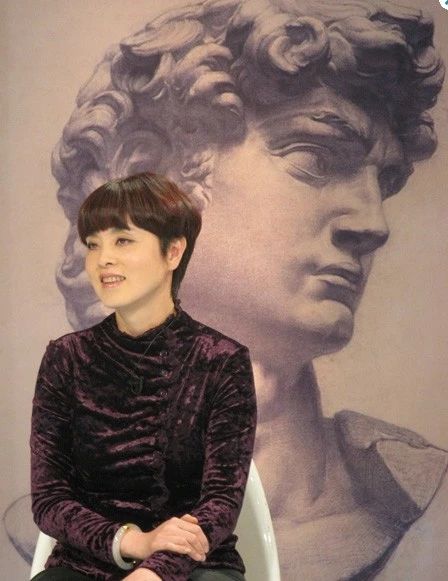 绘画丨央美才女35年前画的素描《大卫》，至今都无人超越  中国舞台美术学会 大卫 素描 央美 绘画 才女 上方 中国舞台美术学会 右上 星标 本文 崇真艺客