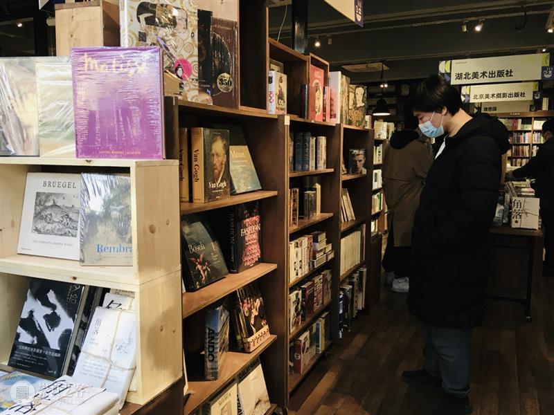 画展、写生、音乐会…书店有这么多玩法？ | 慢闪视集 画展 音乐会 书店 玩法 新年 书展 文创 工作室 市集 美食 崇真艺客