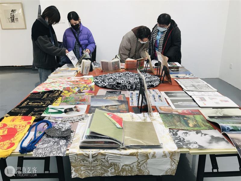 画展、写生、音乐会…书店有这么多玩法？ | 慢闪视集 画展 音乐会 书店 玩法 新年 书展 文创 工作室 市集 美食 崇真艺客