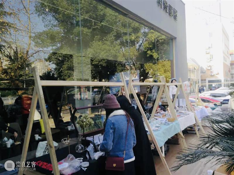 画展、写生、音乐会…书店有这么多玩法？ | 慢闪视集 画展 音乐会 书店 玩法 新年 书展 文创 工作室 市集 美食 崇真艺客