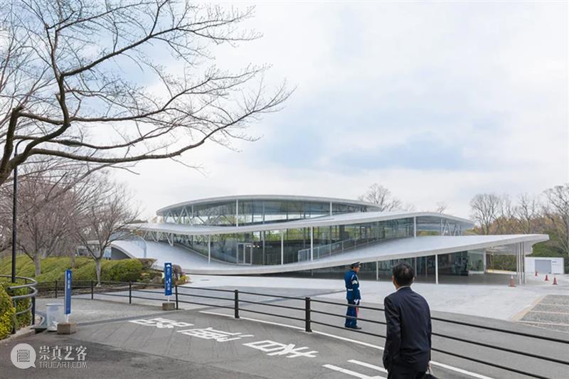 妹岛和世‘大阪艺术大学文理学院’，轻柔起伏的交通空间 妹岛和世 大阪艺术大学文理学院 空间 交通 jiang 教职工 办公大楼 坡地 顶端 整体 崇真艺客