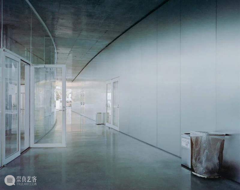 妹岛和世‘大阪艺术大学文理学院’，轻柔起伏的交通空间 妹岛和世 大阪艺术大学文理学院 空间 交通 jiang 教职工 办公大楼 坡地 顶端 整体 崇真艺客
