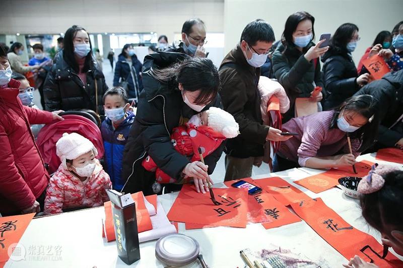 【中华艺术宫 | 现场】美术馆里迎新纳福,共庆元旦佳节 现场 美术馆 纳福 佳节 中华艺术宫 假期 新年 艺术 观众 朋友 崇真艺客