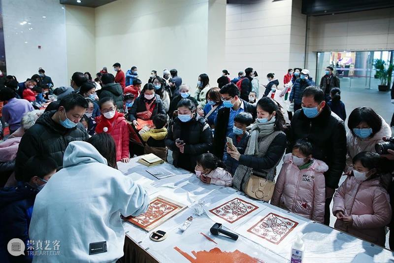 【中华艺术宫 | 现场】美术馆里迎新纳福,共庆元旦佳节 现场 美术馆 纳福 佳节 中华艺术宫 假期 新年 艺术 观众 朋友 崇真艺客