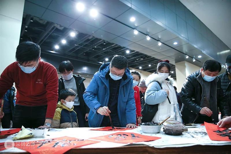 【中华艺术宫 | 现场】美术馆里迎新纳福,共庆元旦佳节 现场 美术馆 纳福 佳节 中华艺术宫 假期 新年 艺术 观众 朋友 崇真艺客