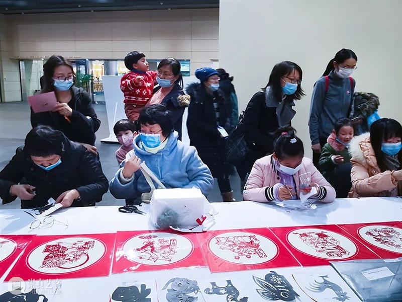 【中华艺术宫 | 现场】美术馆里迎新纳福,共庆元旦佳节 现场 美术馆 纳福 佳节 中华艺术宫 假期 新年 艺术 观众 朋友 崇真艺客