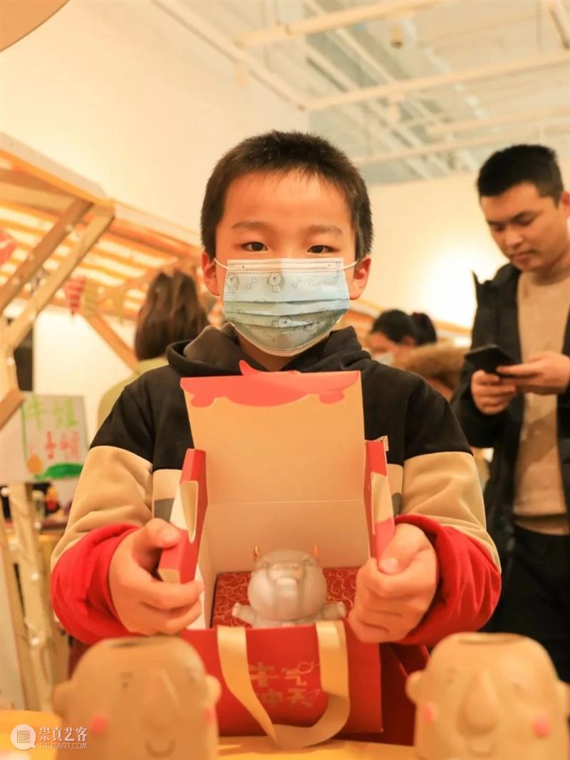 “一起吹吹牛儿”跨年艺术集市圆满结束啦！但这一次，我们不说再见 跨年 艺术 集市 HAPPY YEAR 中学 孩子们 滴水湖 活动 牛年 崇真艺客