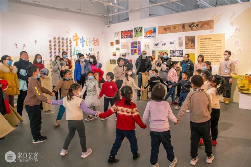 “一起吹吹牛儿”跨年艺术集市圆满结束啦!但这一次,我们不说再见 跨年 艺术 集市 HAPPY YEAR 中学 孩子们 滴水湖 活动 牛年 崇真艺客