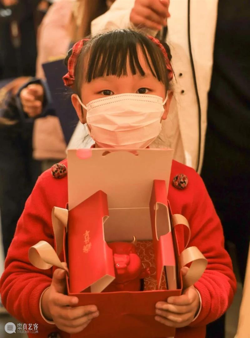 “一起吹吹牛儿”跨年艺术集市圆满结束啦!但这一次,我们不说再见 跨年 艺术 集市 HAPPY YEAR 中学 孩子们 滴水湖 活动 牛年 崇真艺客