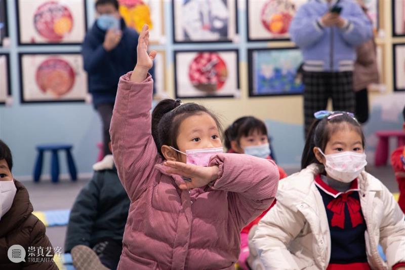 “一起吹吹牛儿”跨年艺术集市圆满结束啦！但这一次，我们不说再见 跨年 艺术 集市 HAPPY YEAR 中学 孩子们 滴水湖 活动 牛年 崇真艺客