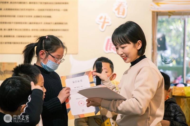 “一起吹吹牛儿”跨年艺术集市圆满结束啦！但这一次，我们不说再见 跨年 艺术 集市 HAPPY YEAR 中学 孩子们 滴水湖 活动 牛年 崇真艺客