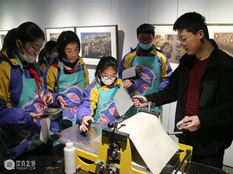 记忆里的“藏书票” 记忆 藏书票 上海 铜版 画展 国际 美柔汀特展闭展 倒计时 徐汇艺术馆 徐汇区教育学院附属实验中学 崇真艺客