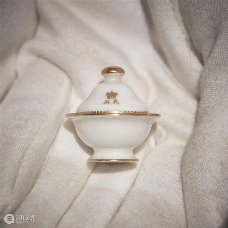 收获一份欧洲皇家历史｜玛丽王后温莎城堡玩偶屋餐具唯一复制品上拍 历史 餐具 玛丽王后 温莎城堡 玩偶屋 复制品 皇家 欧洲 品牌 托马斯 崇真艺客