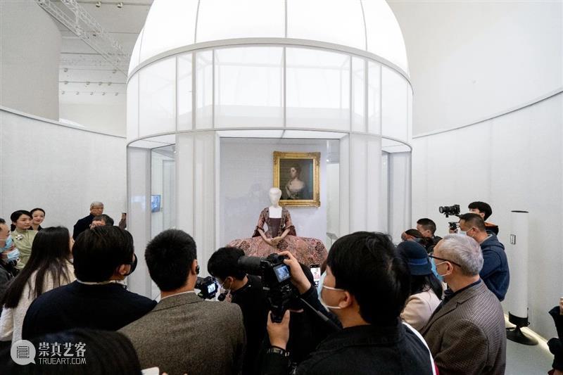 探展攻略|四大看点解读源于自然的时尚 时尚 攻略 看点 时装 Klein 礼服 艾玛·沃森 纽约大都会艺术博物馆 晚会 迪米特里奥斯 崇真艺客