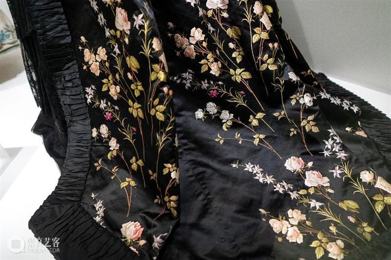 探展攻略|四大看点解读源于自然的时尚 时尚 攻略 看点 时装 Klein 礼服 艾玛·沃森 纽约大都会艺术博物馆 晚会 迪米特里奥斯 崇真艺客