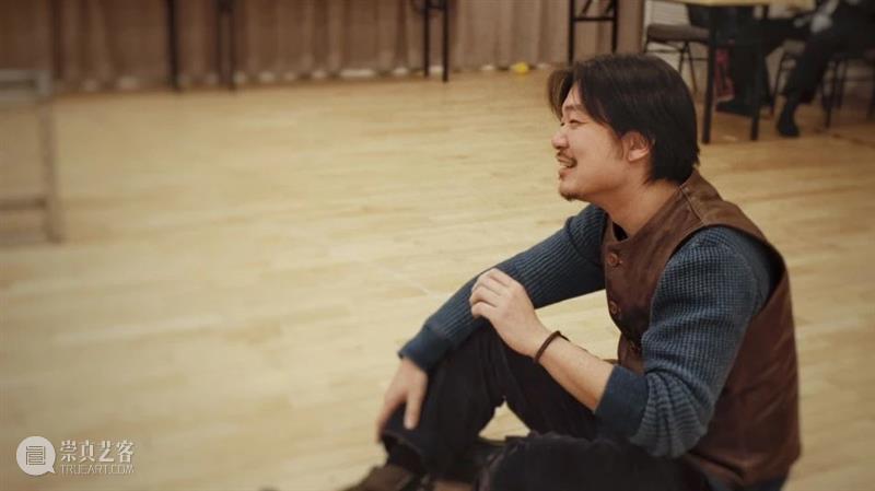“话剧就是为了在舞台上，人和人的相遇” 话剧 舞台 人和 采写 陈子砚 世界上 关系 头发 脚趾头 细胞 崇真艺客