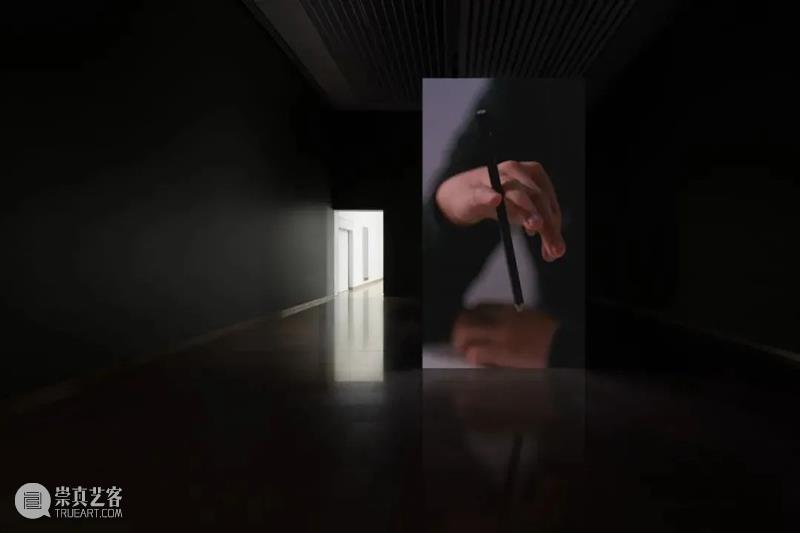 法国尼姆当代艺术博物馆为塔里克·克斯旺森(Tarik Kiswanson)举办最新个展|AR艺术家 塔里克·克斯旺森 艺术家 Kiswanson 法国尼姆当代艺术博物馆 个展 纸本 阿尔敏 莱希 法国 尼姆 崇真艺客