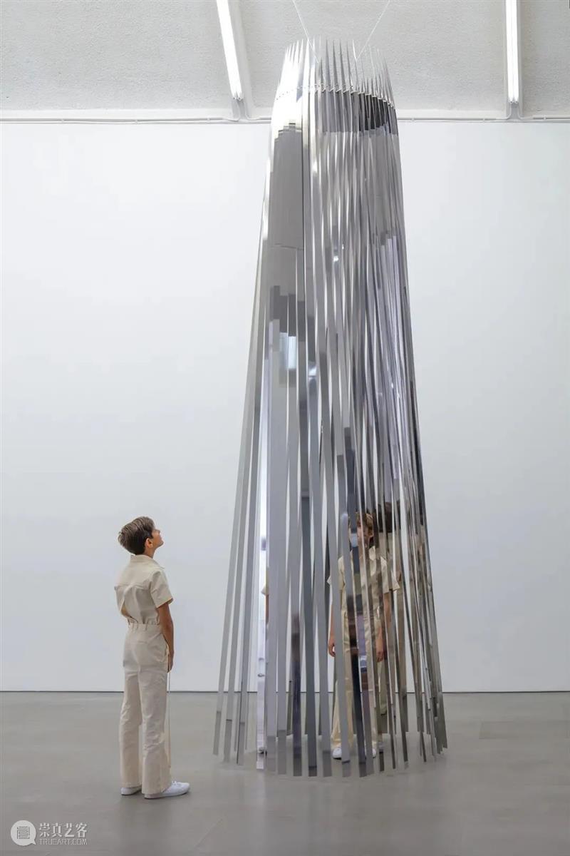 法国尼姆当代艺术博物馆为塔里克·克斯旺森(Tarik Kiswanson)举办最新个展|AR艺术家 塔里克·克斯旺森 艺术家 Kiswanson 法国尼姆当代艺术博物馆 个展 纸本 阿尔敏 莱希 法国 尼姆 崇真艺客