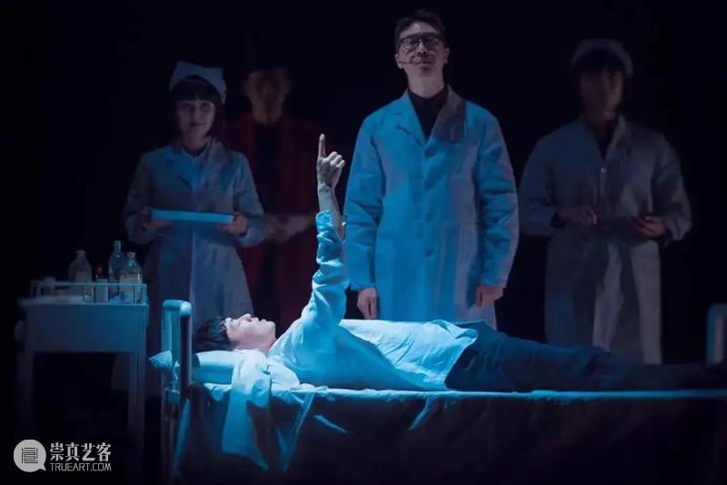琥珀开票 | 手很凉的人，心一定很温暖 琥珀 本意 爱情 北京保利剧院 早鸟 套票 二维码 小时 手脚 理性 崇真艺客