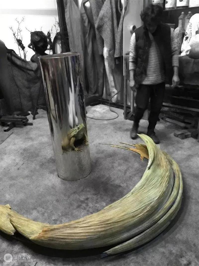 雕塑丨有机玻璃、钢、树脂或铜来实现单一视角的变形雕塑和工程幻想 有机玻璃 树脂 雕塑 视角 工程 幻想 上方 中国舞台美术学会 右上 星标 崇真艺客