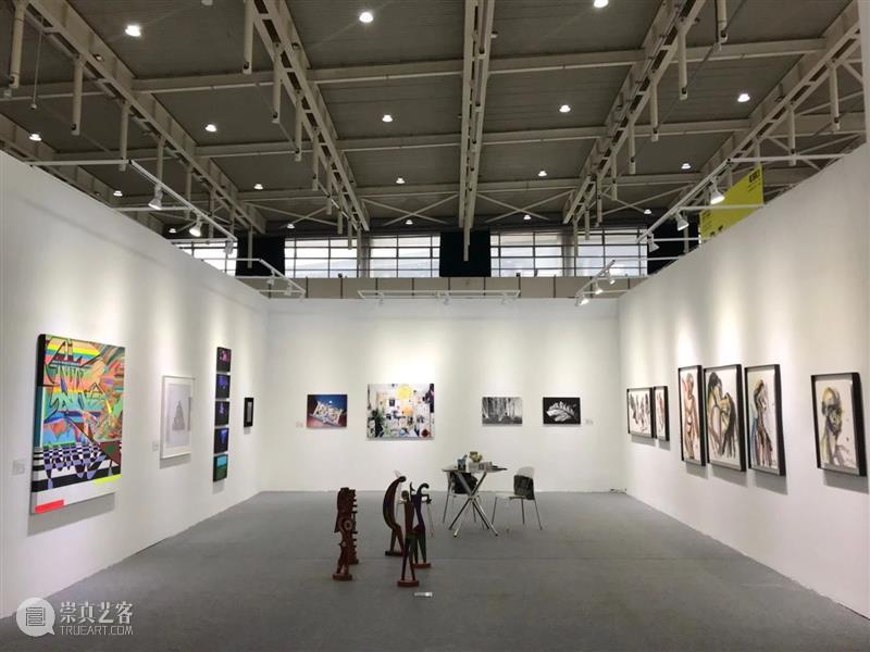 “艺厘米”对话高台:捕捉艺术家紧跟时代的作品,新疆首家当代艺术机构的社会议题探索 高台 艺术 新疆 时代 议题 机构 社会 作品 艺术家 艺厘米 崇真艺客