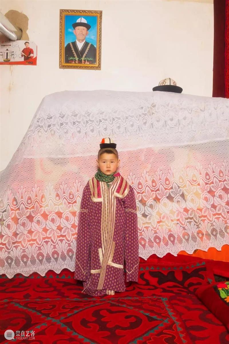 “艺厘米”对话高台:捕捉艺术家紧跟时代的作品,新疆首家当代艺术机构的社会议题探索 高台 艺术 新疆 时代 议题 机构 社会 作品 艺术家 艺厘米 崇真艺客