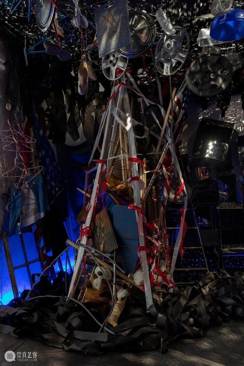 同行/垃圾就是我们的面包、空气和水 | Abigail DeVille DeVille 同行 垃圾 面包 空气 纽约 生活 工作 雕塑 装置 崇真艺客