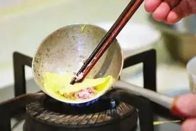 上海小囡们，这些过年习俗你们还保留着吗？ 上海 小囡们 习俗 很多人 疫情 原地 家人 此刻 儿时 家乡 崇真艺客
