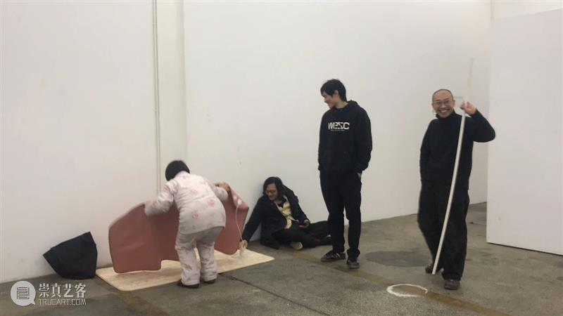 | 我们就是行为 | 1月31日最终现场 行为 现场 水泥 公园 空间 部分 艺术家 吕德生 何悠 河马 崇真艺客