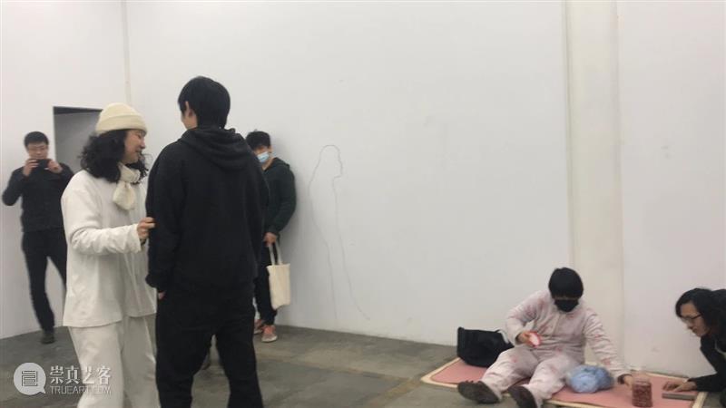 | 我们就是行为 | 1月31日最终现场 行为 现场 水泥 公园 空间 部分 艺术家 吕德生 何悠 河马 崇真艺客