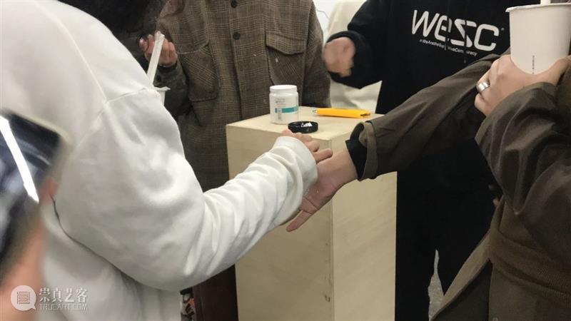 | 我们就是行为 | 1月31日最终现场 行为 现场 水泥 公园 空间 部分 艺术家 吕德生 何悠 河马 崇真艺客
