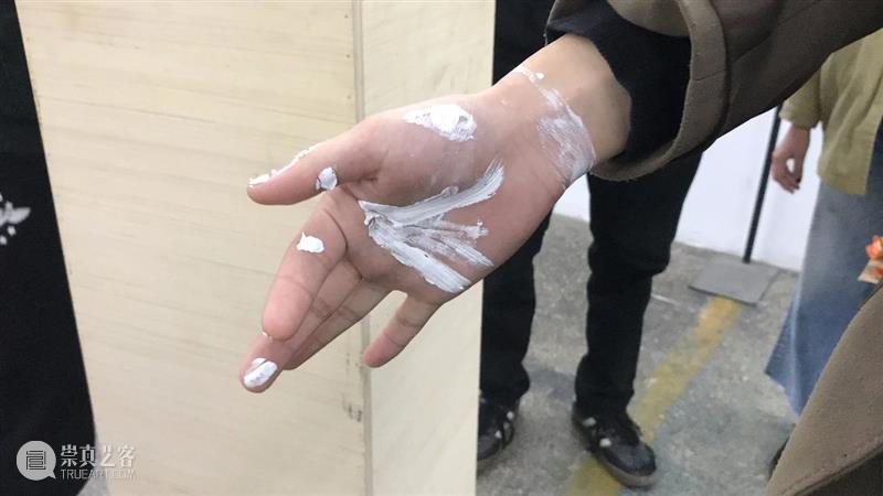 | 我们就是行为 | 1月31日最终现场 行为 现场 水泥 公园 空间 部分 艺术家 吕德生 何悠 河马 崇真艺客
