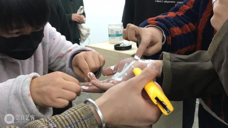 | 我们就是行为 | 1月31日最终现场 行为 现场 水泥 公园 空间 部分 艺术家 吕德生 何悠 河马 崇真艺客