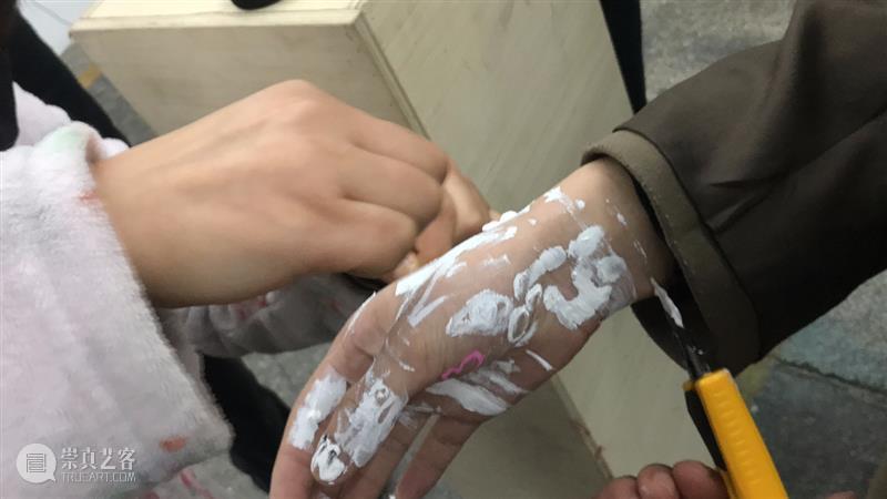 | 我们就是行为 | 1月31日最终现场 行为 现场 水泥 公园 空间 部分 艺术家 吕德生 何悠 河马 崇真艺客