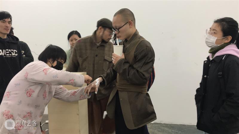 | 我们就是行为 | 1月31日最终现场 行为 现场 水泥 公园 空间 部分 艺术家 吕德生 何悠 河马 崇真艺客