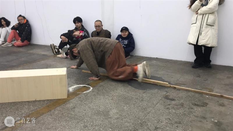 | 我们就是行为 | 1月31日最终现场 行为 现场 水泥 公园 空间 部分 艺术家 吕德生 何悠 河马 崇真艺客