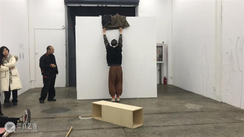 | 我们就是行为 | 1月31日最终现场 行为 现场 水泥 公园 空间 部分 艺术家 吕德生 何悠 河马 崇真艺客