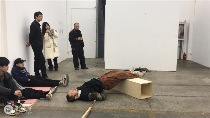 | 我们就是行为 | 1月31日最终现场 行为 现场 水泥 公园 空间 部分 艺术家 吕德生 何悠 河马 崇真艺客