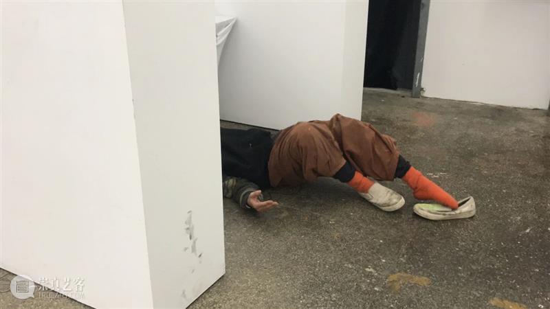 | 我们就是行为 | 1月31日最终现场 行为 现场 水泥 公园 空间 部分 艺术家 吕德生 何悠 河马 崇真艺客