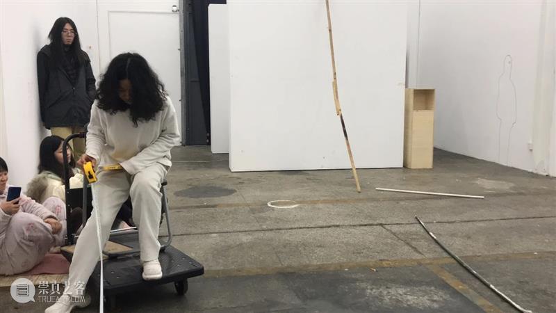 | 我们就是行为 | 1月31日最终现场 行为 现场 水泥 公园 空间 部分 艺术家 吕德生 何悠 河马 崇真艺客