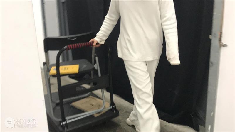 | 我们就是行为 | 1月31日最终现场 行为 现场 水泥 公园 空间 部分 艺术家 吕德生 何悠 河马 崇真艺客