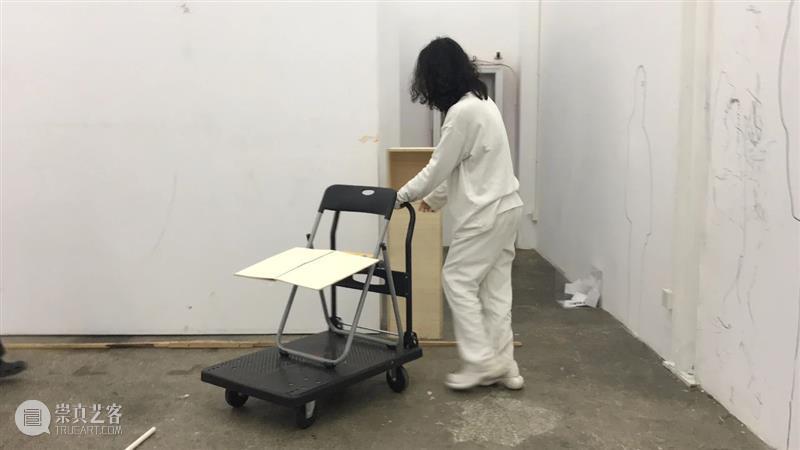 | 我们就是行为 | 1月31日最终现场 行为 现场 水泥 公园 空间 部分 艺术家 吕德生 何悠 河马 崇真艺客